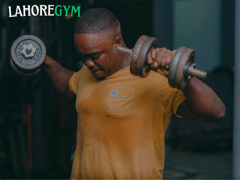Man struggling with workout form in the gym, representing common training mistakes