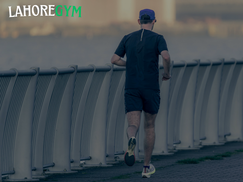 Person walking and another running to compare which is better for fat loss