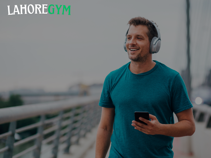 Person walking and another running to compare which is better for fat loss